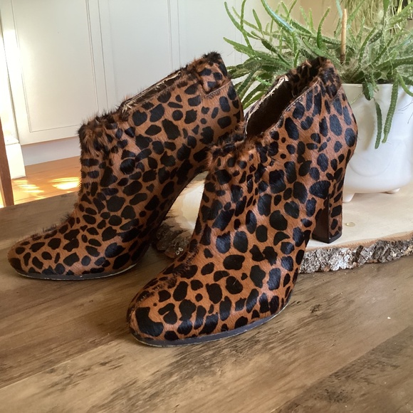 SAM EDELMAN FUR LEOPARD  SLIP ON BOOTIES 3 INCH HEELS SIZE 8 - Picture 1 of 13